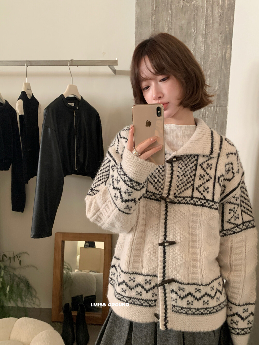 IMISS冬季新款圣诞款宽松复古提花牛角扣保暖毛衣外套女991332