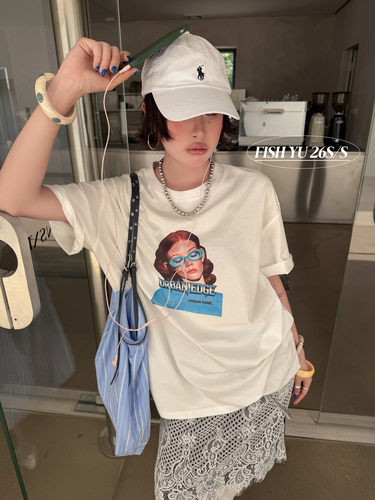 FISH YU美式复古人像卷发女孩白墨印花眼镜圆领宽松大版短袖T恤女