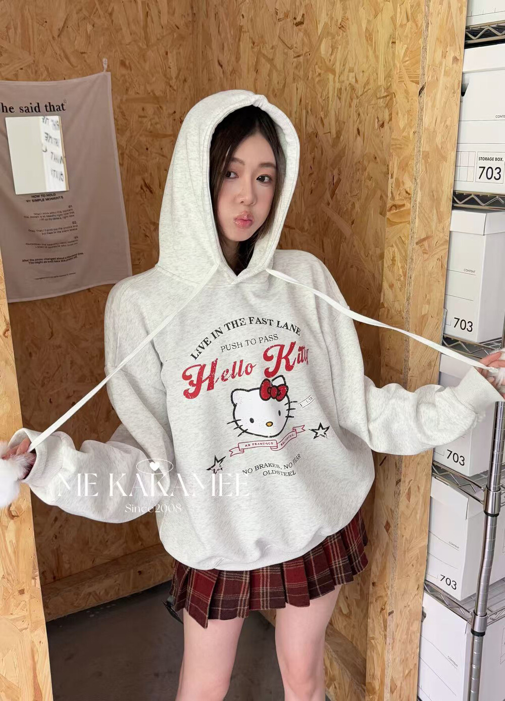 KAKAMEE冬新品喷画KT猫加绒加厚毛球连帽卫衣女上衣宽松大版8999