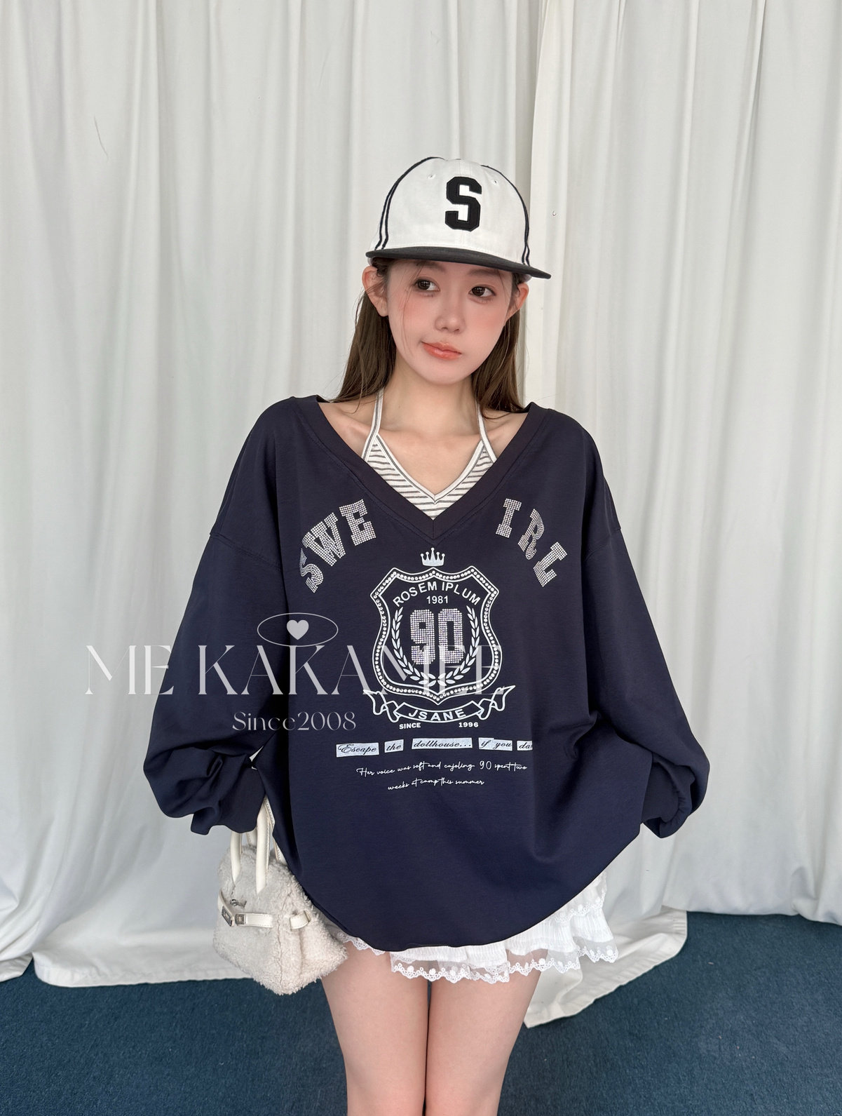ME KAKAMEE复古学院假两件挂脖重工字母烫钻V领宽松大版卫衣S5389