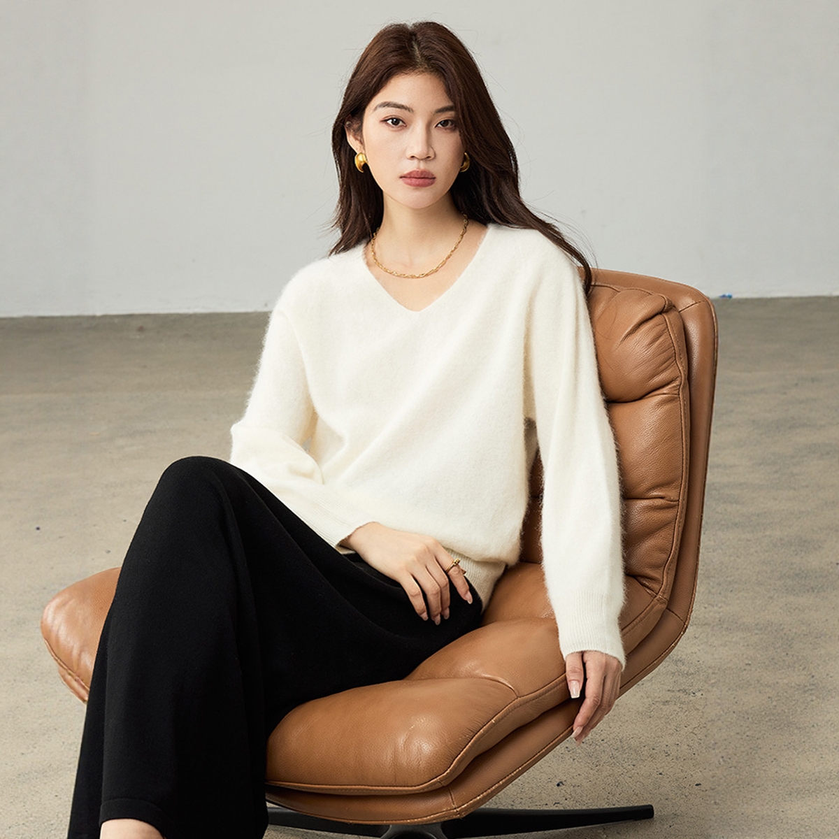 轻柔丝滑羊绒羊毛混纺无缝针织衫