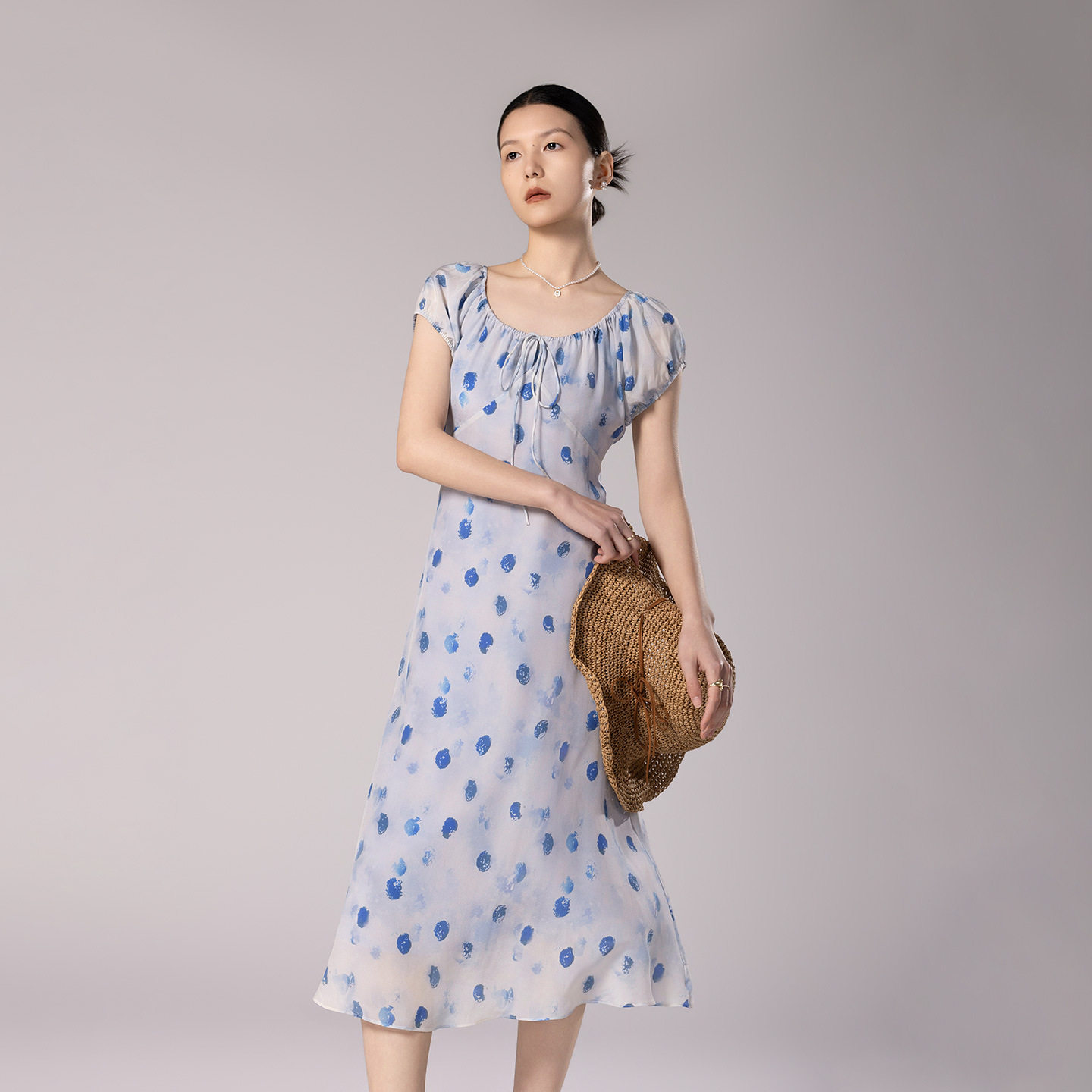 法式减龄！抽绳大圆领年轻款真丝裙夏季蓝色波点印花桑蚕丝连衣裙