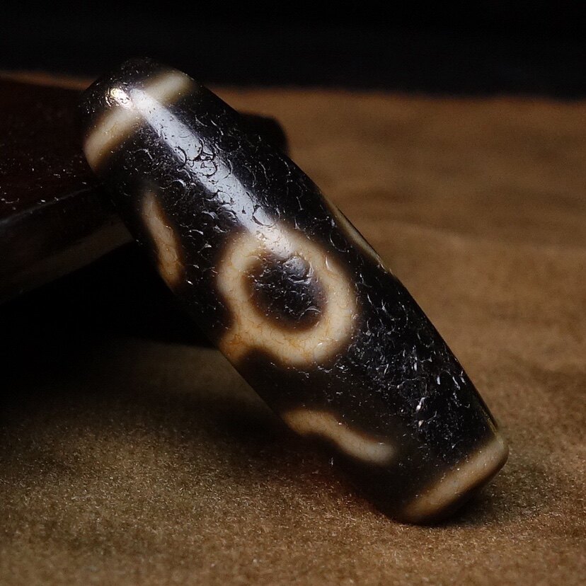 High oil patina full of weathered eyes, two eyes, two heaven and earth, noble people, one eye, nine eyes, Dzi beads, men and women's style rope