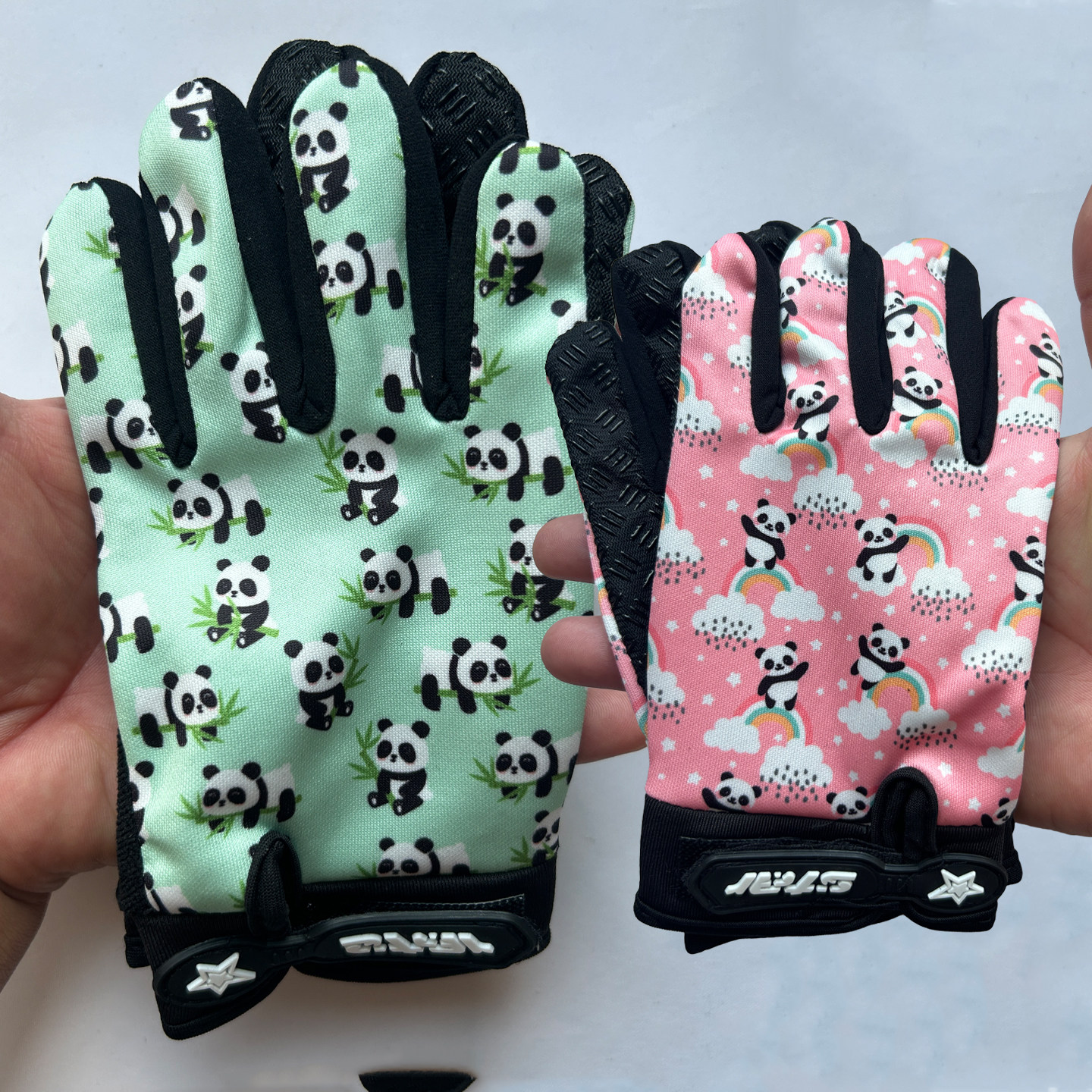 儿童手套五指防滑耐磨户外打球透气登山骑车春秋薄款防晒可爱熊猫