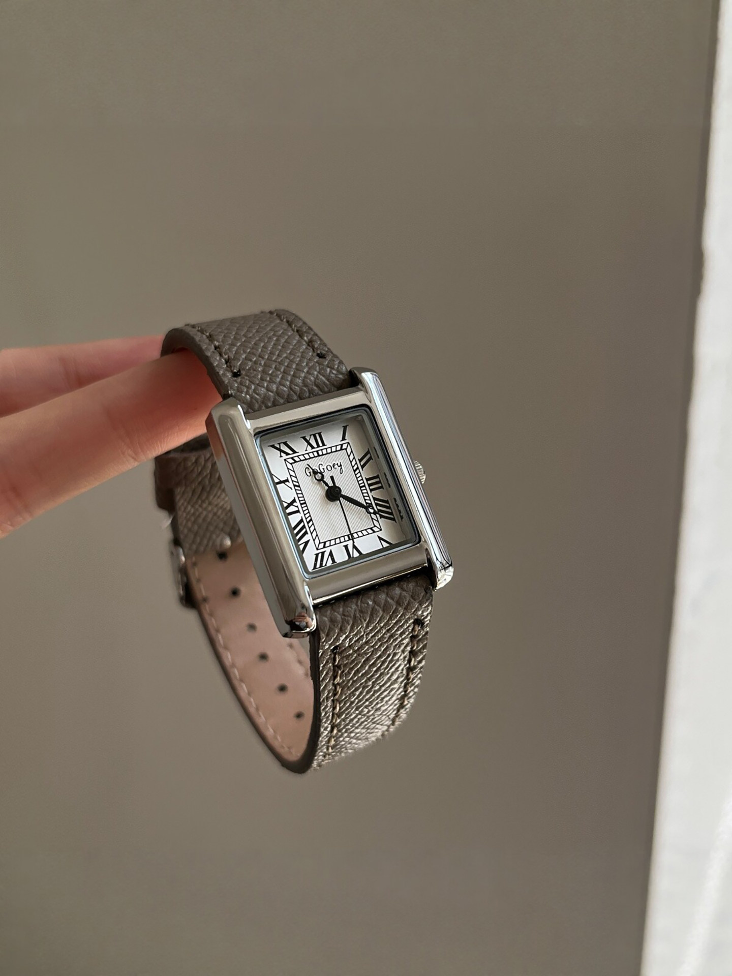 Vintage Style Niche Watch for Women, 2026 New Model, Exquisite Small Square Watch for Students, Mechanical Quartz Watch