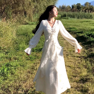 高级感蕾丝拼接胖mm显瘦长裙 温柔风针织毛衣连衣裙女春季 大码 法式