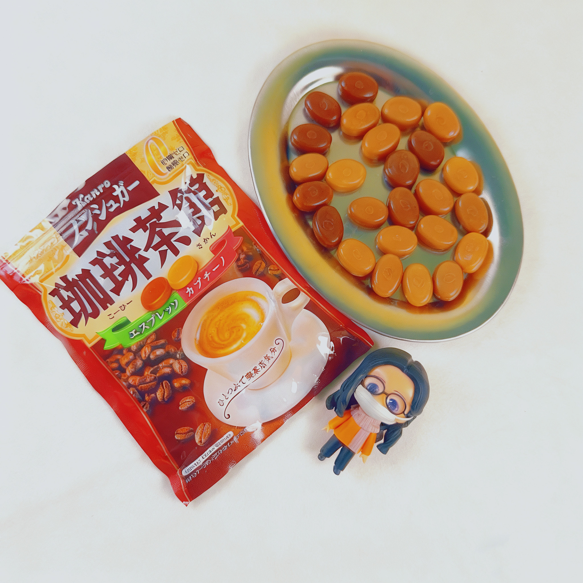 嚼着喝意式浓缩+卡布奇诺咖啡糖