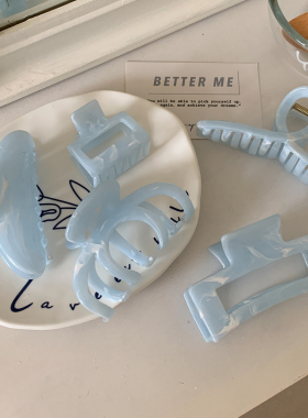 月见苍兰。清新蓝色水墨纹抓夹法式优雅时尚盘发鲨鱼夹后脑勺头饰