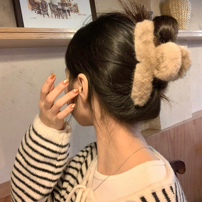 秋冬bi入！毛绒绒仿兔毛交叉抓夹超蓬松氛围感鲨鱼夹后脑勺盘发夹