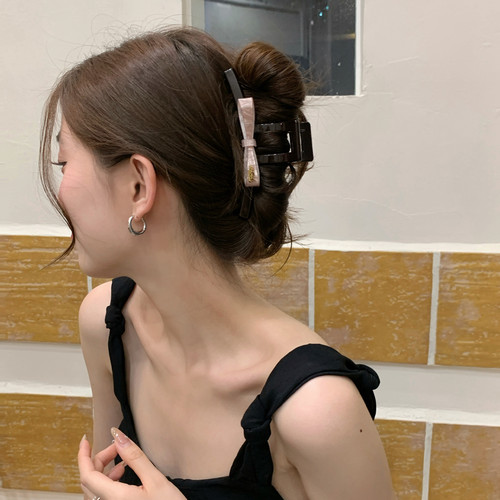 简约蝴蝶结抓夹女高级感2026新款大号发夹后脑勺发量大鲨鱼夹发饰