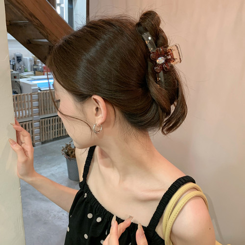 韩系少女感精致小熊抓夹甜美可爱高级感发抓后脑勺盘发夹子鲨鱼夹