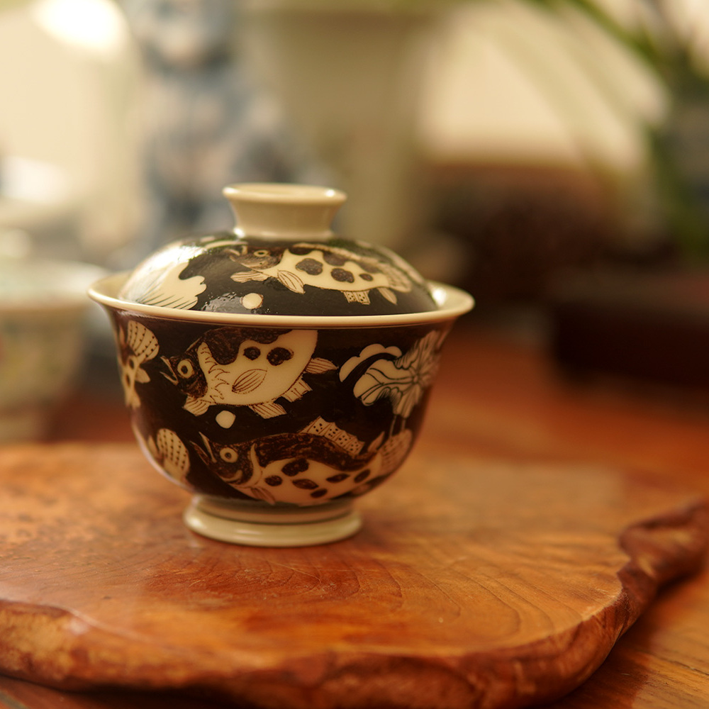 JM030景德镇全手绘复古青花2号釉里金九鳜鱼盖碗-容量130毫升