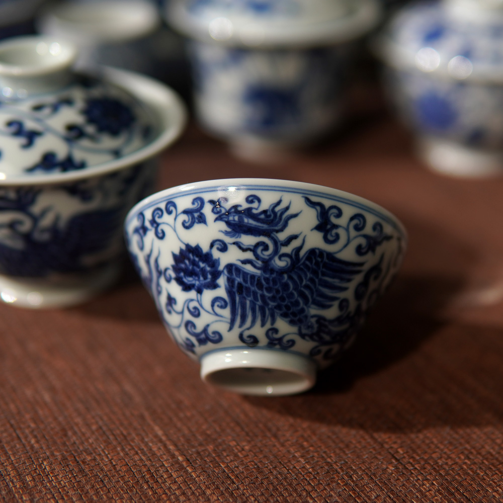 手绘复古青花缠枝莲双凤主人杯