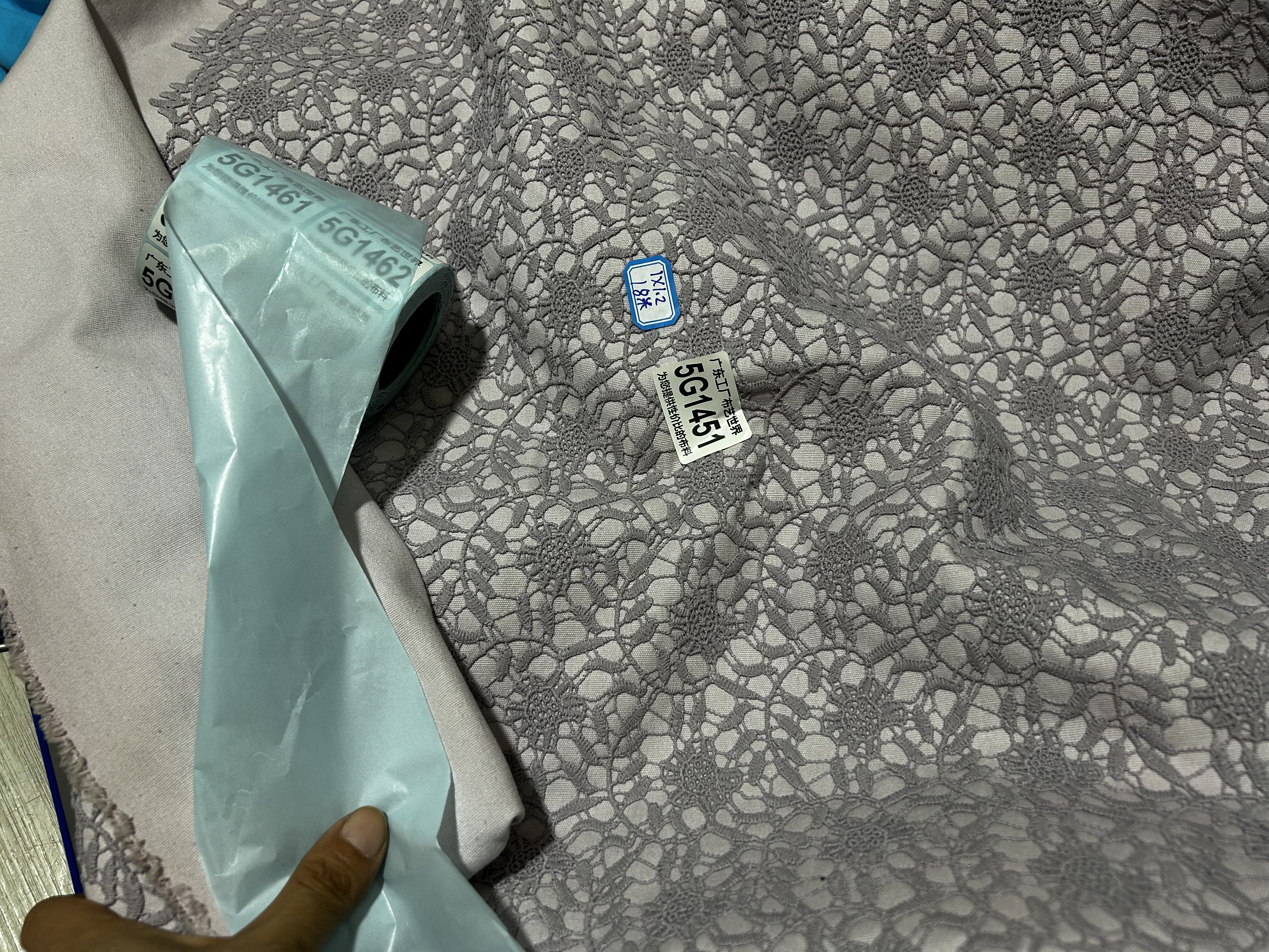 一米价660克30元邮5G1451宽1.2纯棉绣花纱卡面料多拍连裁