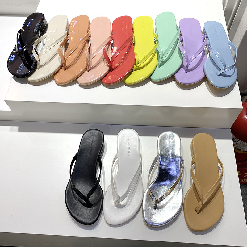 首尔留学生新款糖果多色人字拖漆皮小坡跟夹趾沙R滩休闲凉拖鞋女
