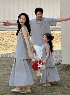 浅灰色亲子装一家三口夏季简约无袖套装母女裙父子衬衫家庭出游