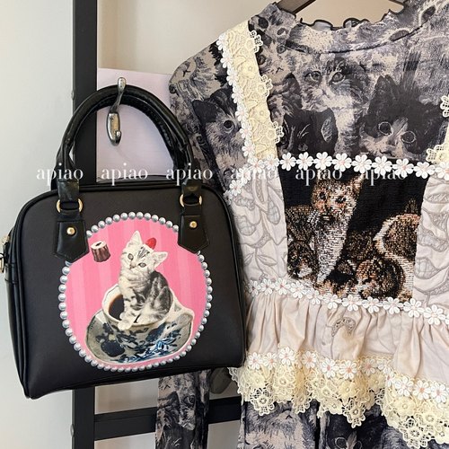 apiao原创手作喫茶可爱小狗猫猫双面复古印花通勤手提包大容量