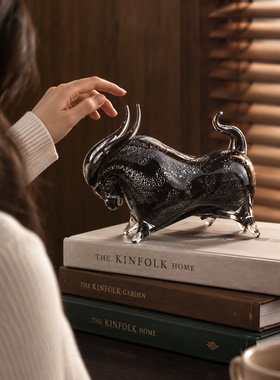 KINFOLK琉璃黑牛气冲天桌面摆件