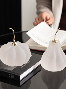 现代简约创意树脂金属梨子南瓜摆件样板间桌面茶几电视柜饰品