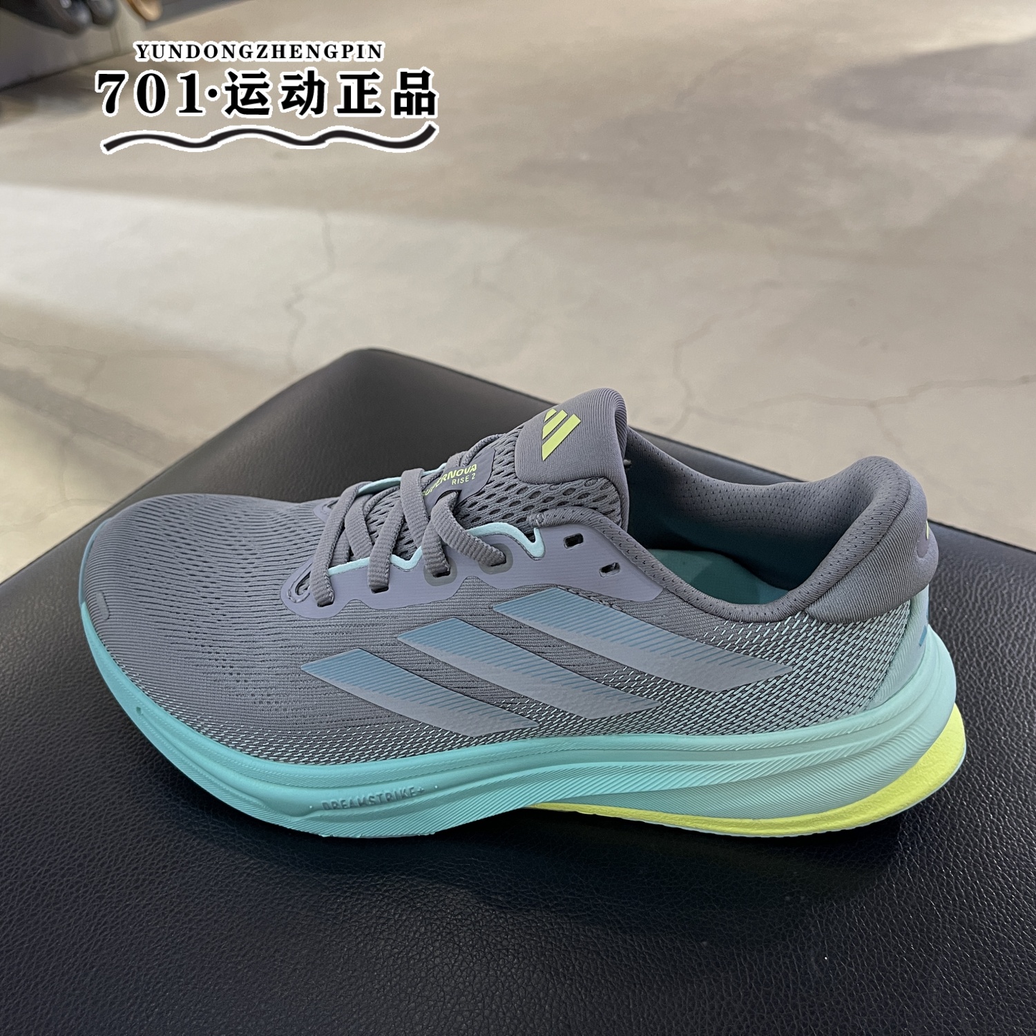 阿迪达斯女子运动训练跑步鞋