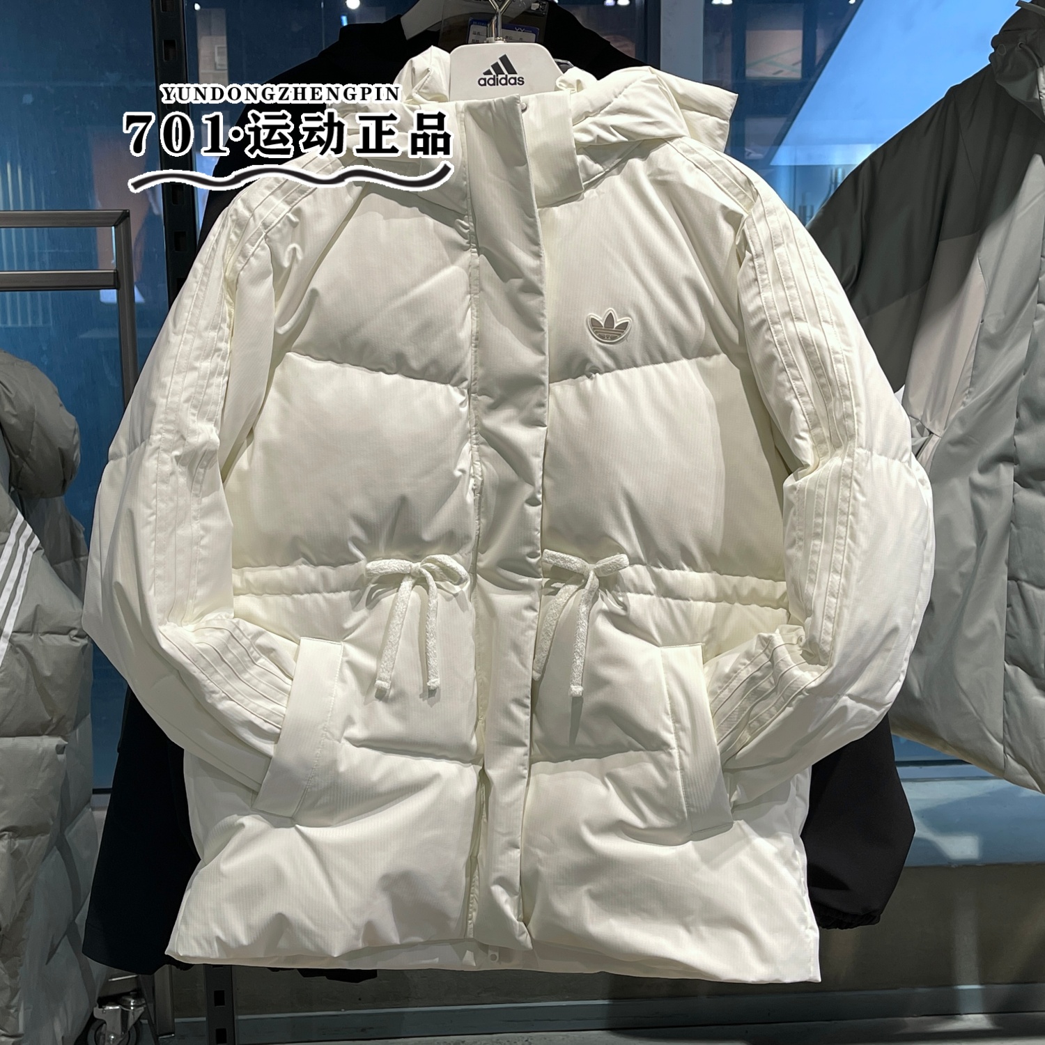 阿迪达斯三叶草女中长款羽绒服