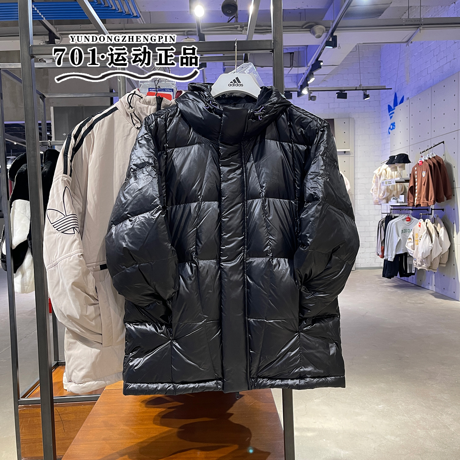 阿迪达斯三叶草连帽男运动羽绒服