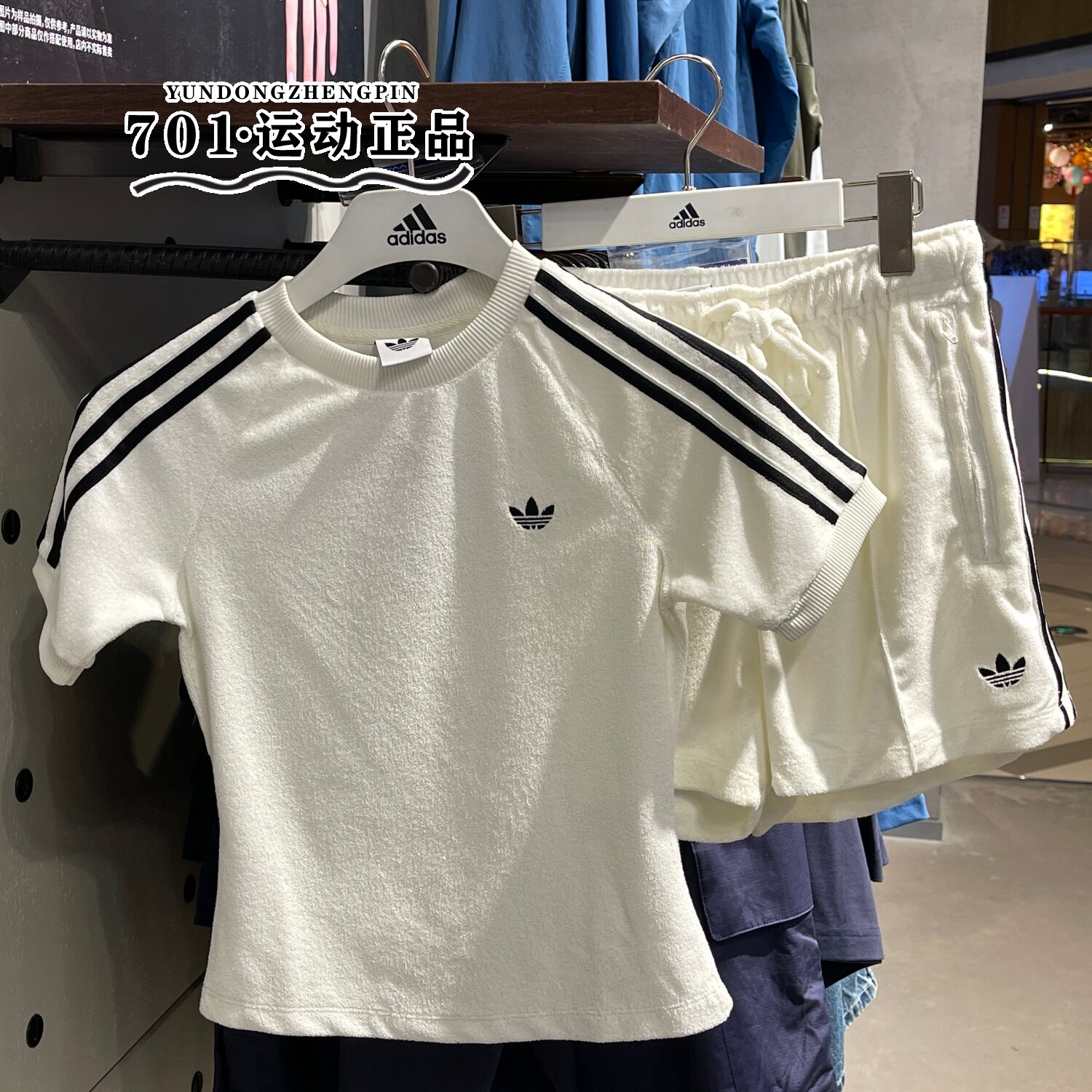 阿迪达斯三叶草女毛巾绒三条杠舒适百搭短袖T恤短裤KD1397 KD1411图片