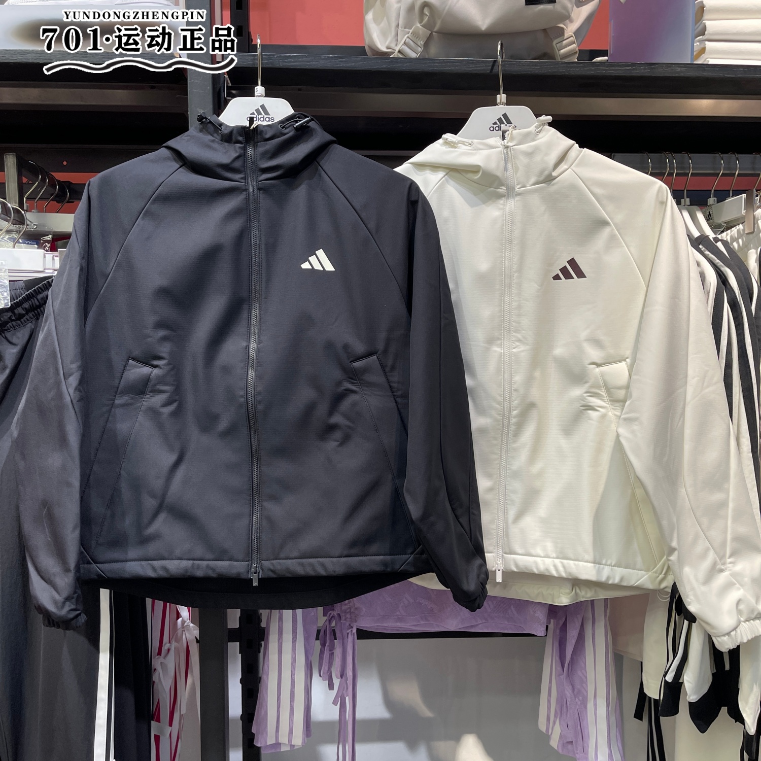 阿迪达斯女子冲锋衣保暖外套夹克