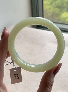 藕粉底微翠青手镯天然和田玉