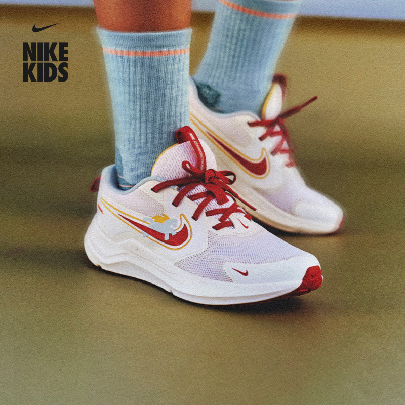 耐克马年限定脱缰系列新年大童跑步鞋NIKE COSMIC RUNNER IQ1140