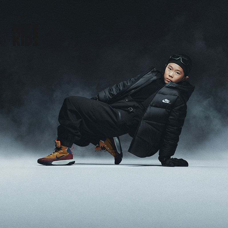 耐克风行者系列大童拒水羽绒夹克冬男女童NIKE WINDRUNNER IQ3182