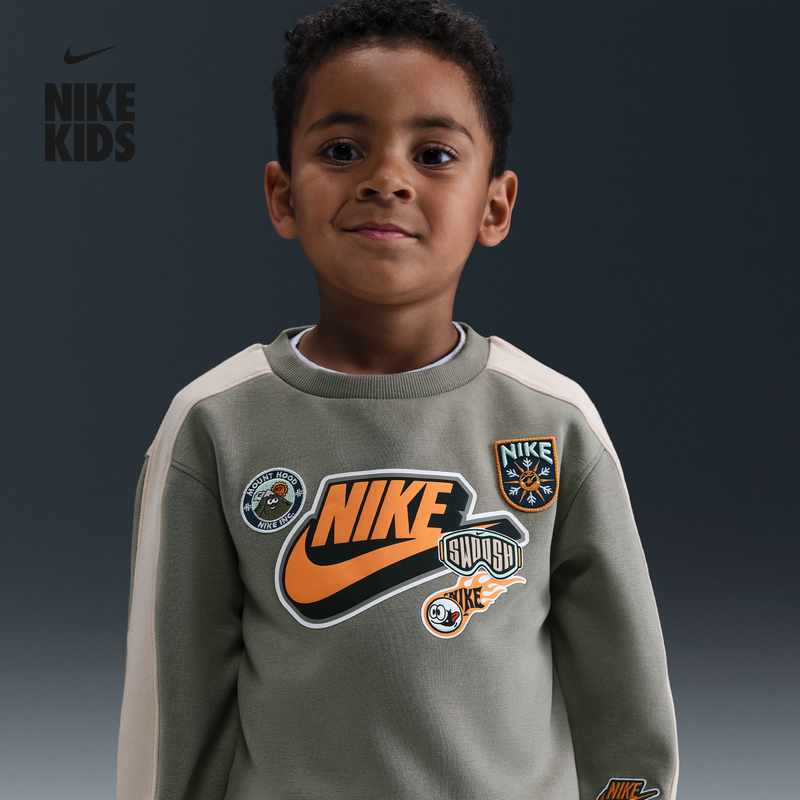 耐克婴童趣味图案圆领卫衣男女童宝宝针织贴片上衣NIKE IO6083
