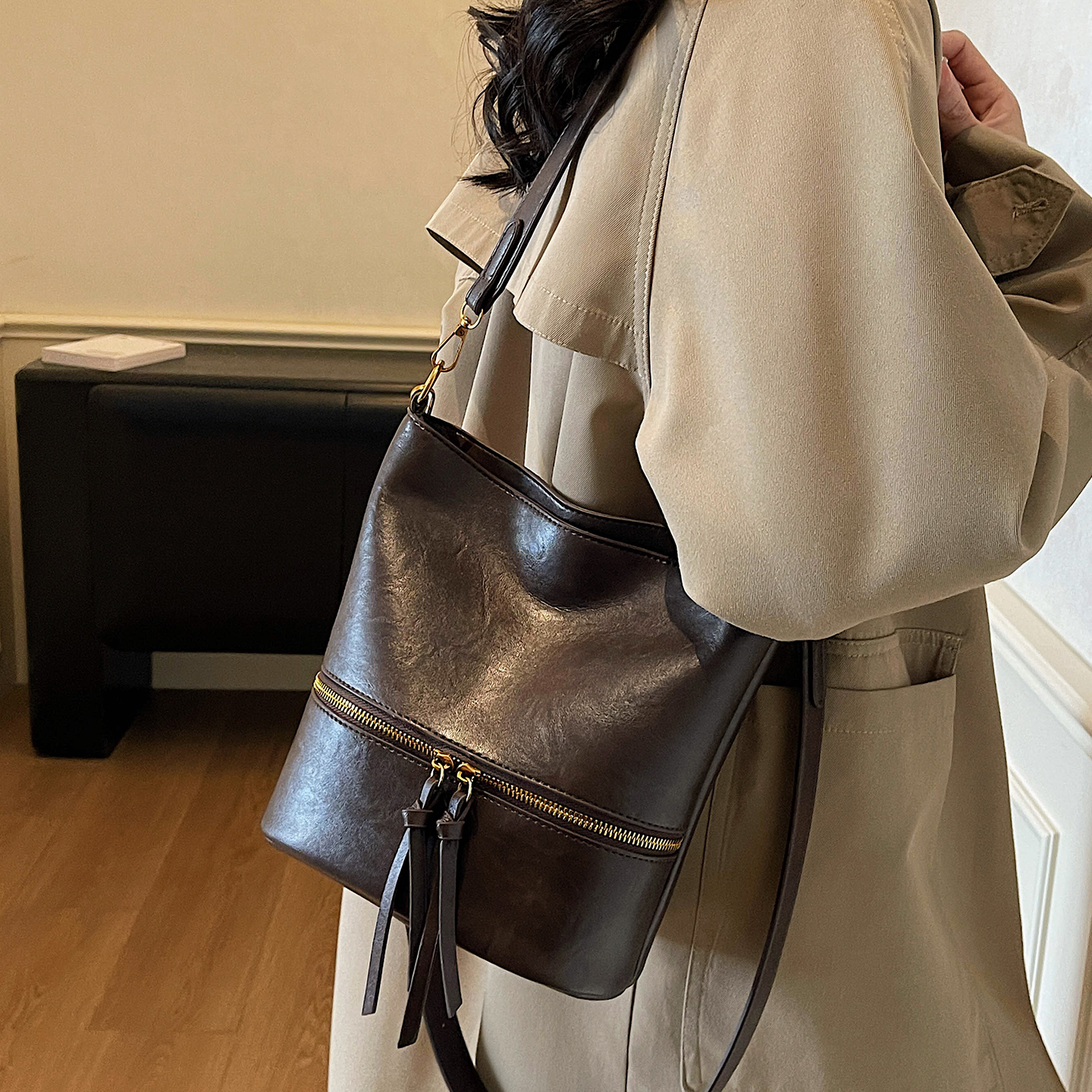 2025秋冬新款大容量轻奢水桶包