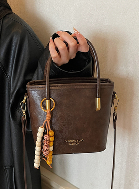 复古包包女2026新款冬时尚百搭单肩斜挎包高级感水桶包爆款手提包