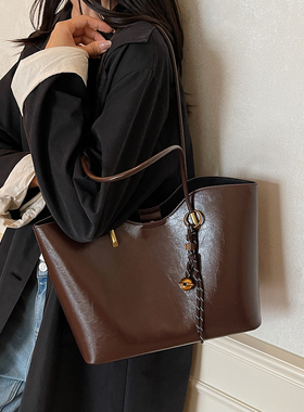 大容量油蜡皮通勤包包女士2026新款秋冬时尚单肩包百搭好看托特包