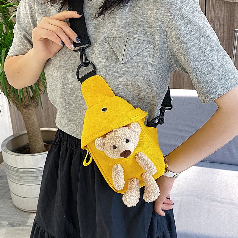 女生包包2020新款小熊包包帆布胸包网红可爱百搭斜挎包个性腰包潮