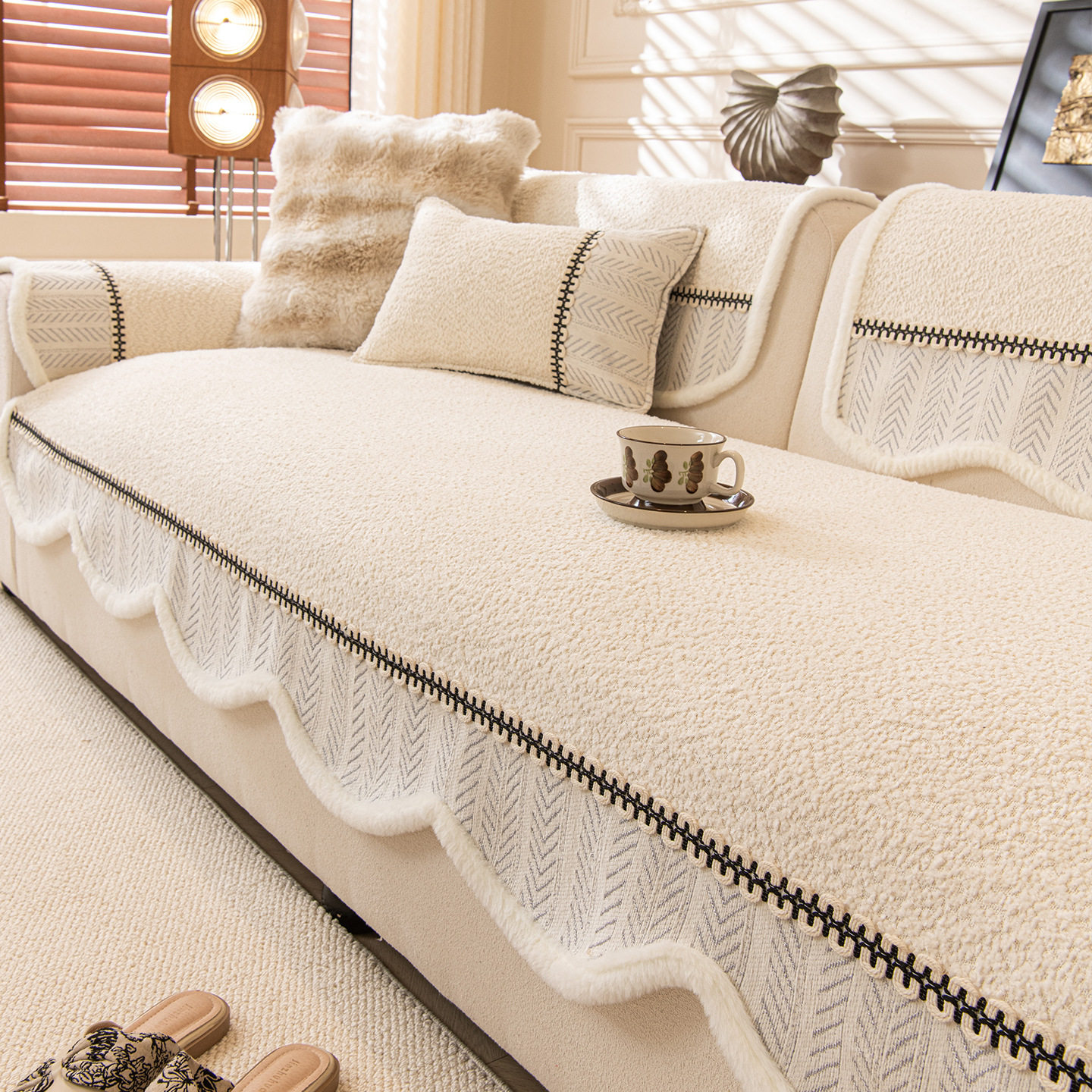 秋冬加厚沙发垫2026新款轻奢高级感沙发坐垫子套罩固定防滑盖布巾