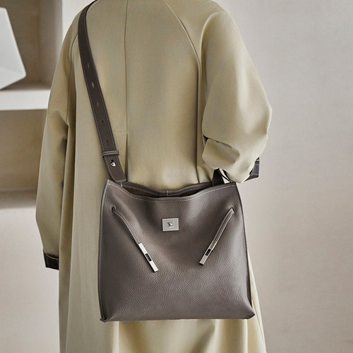 2026新款高颜值真皮软皮水桶包灰