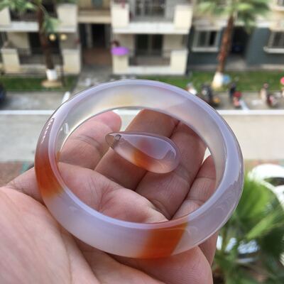 鸿运当头巴西天然俏色玛瑙手镯中宽加厚水滴吊坠同料女套装138