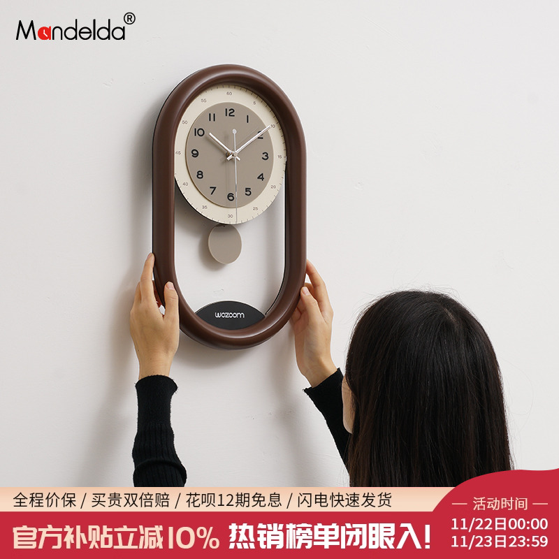 中古风客厅艺术装饰挂钟