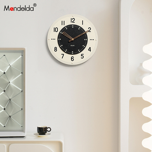 Mandelda免打孔挂钟客厅2025新款 家用创意奶油风时钟表挂墙简约