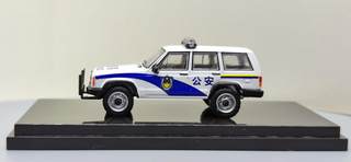 绿光1:64 1997 Jeep Cherokee切诺基吉普警车 警察公安 如图所示