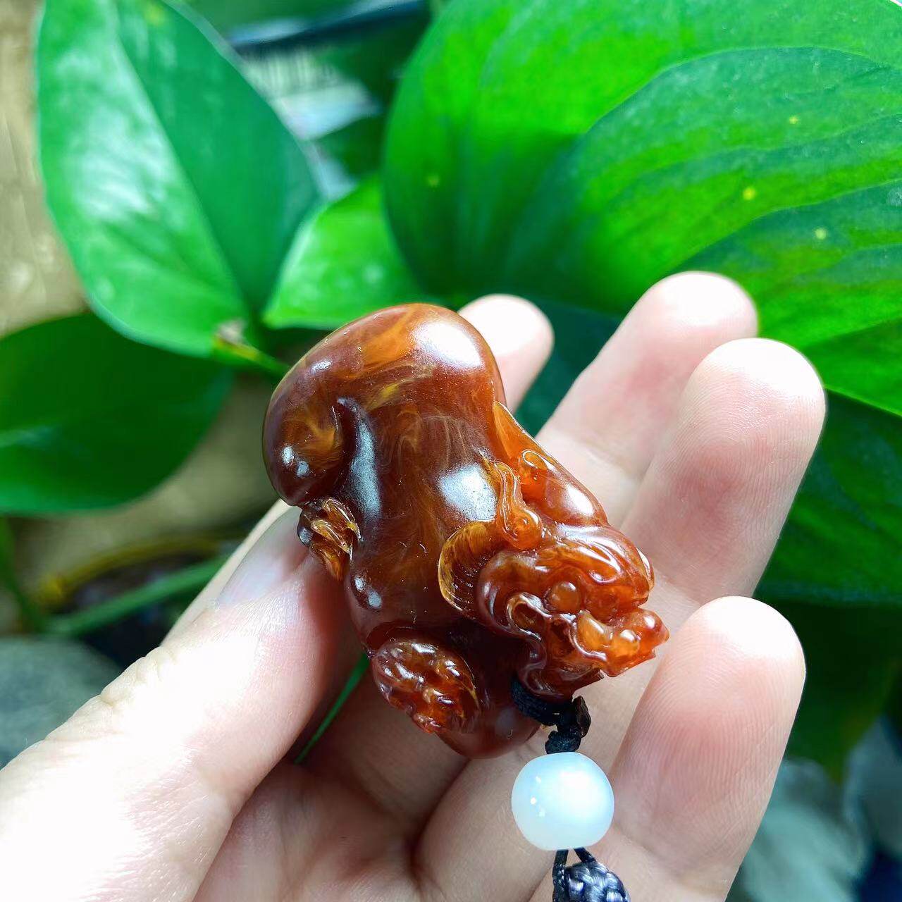 龙涎香龙泉香琥珀貔貅挂件手把件聚财文玩雕工精细自带香味