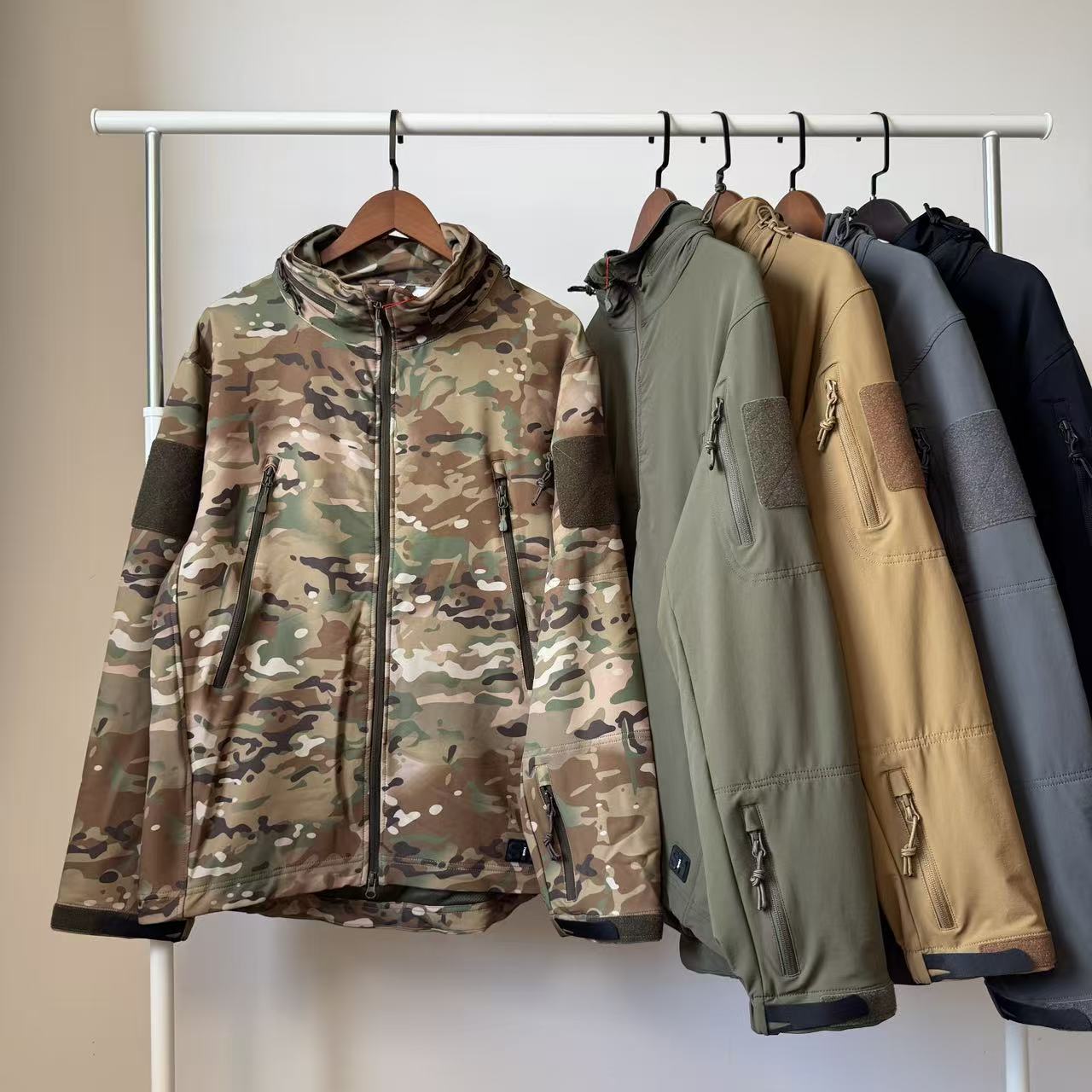 户外军版工装迷彩连帽软壳冲锋衣