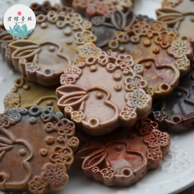 阿拉善玛瑙雕刻渐变兔子吊坠车挂