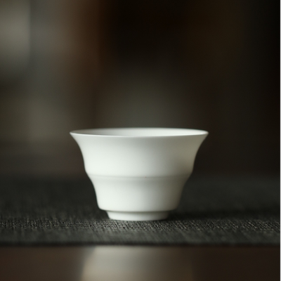 高档潮汕陶瓷骨瓷白色小品杯茶杯超薄潮州功夫茶具竹节斗笠蛋壳杯
