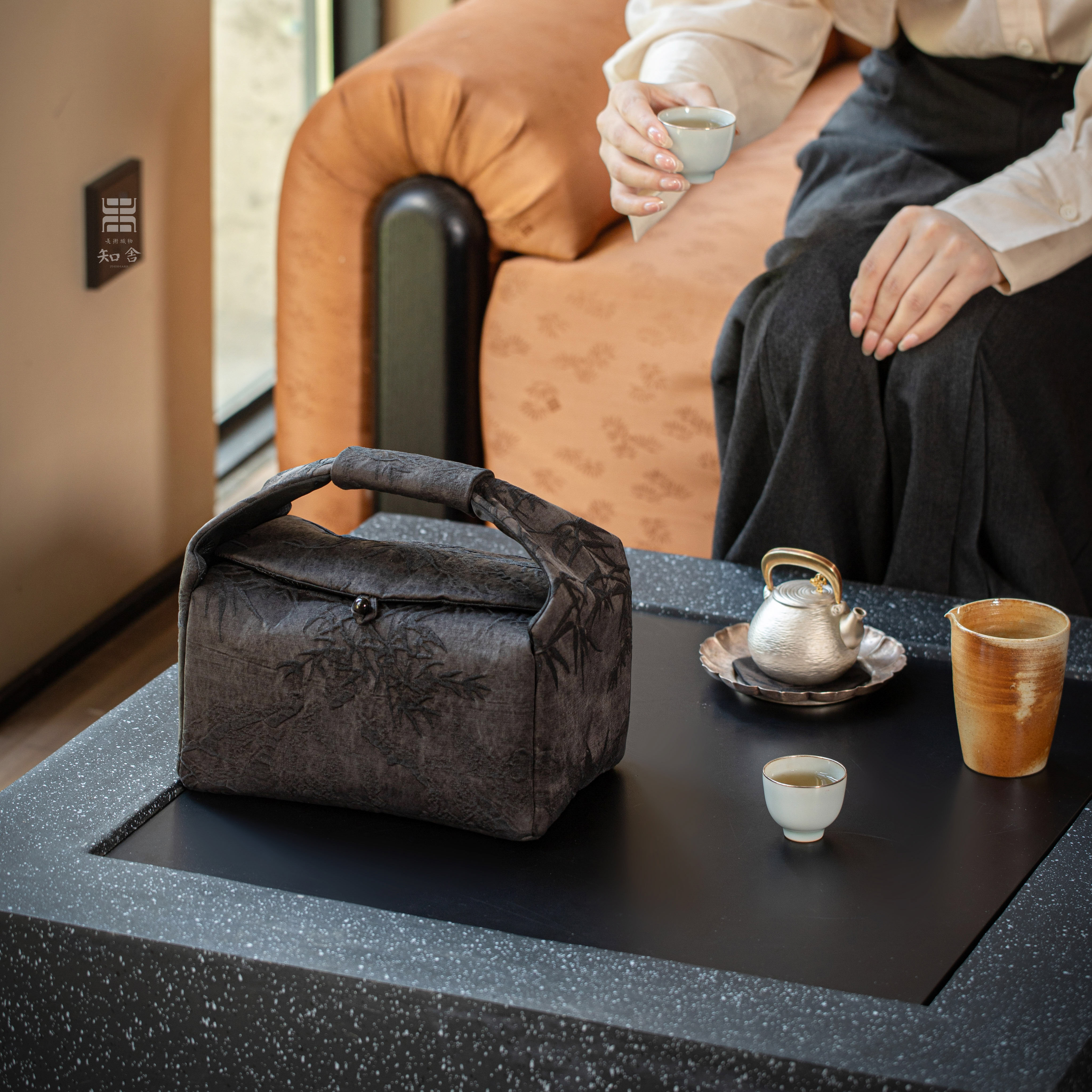 知舍·香云纱墨竹旅行包传统手工织物原创茶具收纳加厚便携布艺袋