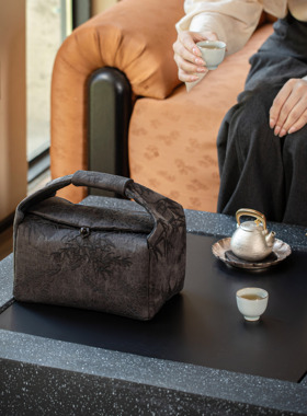 知舍·香云纱墨竹旅行包传统手工织物原创茶具收纳加厚便携布艺袋