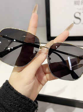 墨镜男潮款网红ins小脸太阳镜女防紫外线眼镜街拍开车复古大框