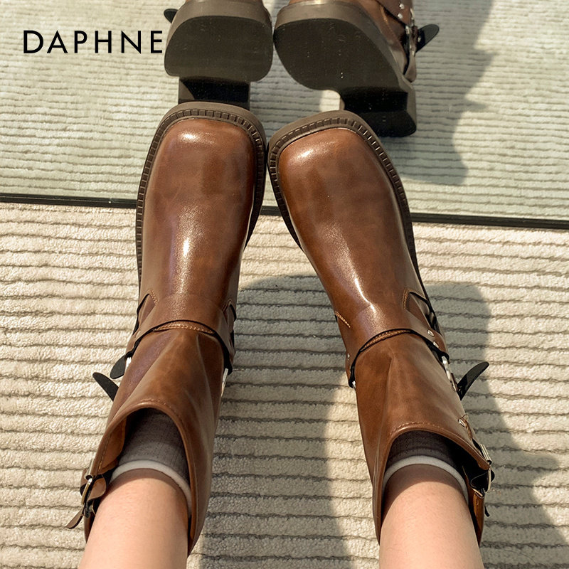 DAPHNE MIU* 벨트 버클 플러스 벨벳 마틴 부츠 여성용 가을 겨울 2024 신상 브라운 숏부츠 레트로 웨스턴 부츠
